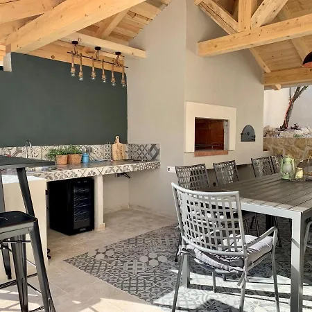 Luxury Frangipane Villa *